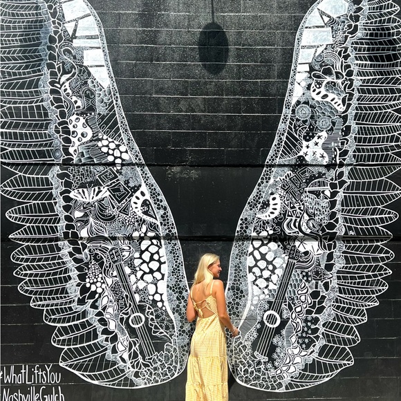 Meet your Posher, Jillian - Picture 1 of 8